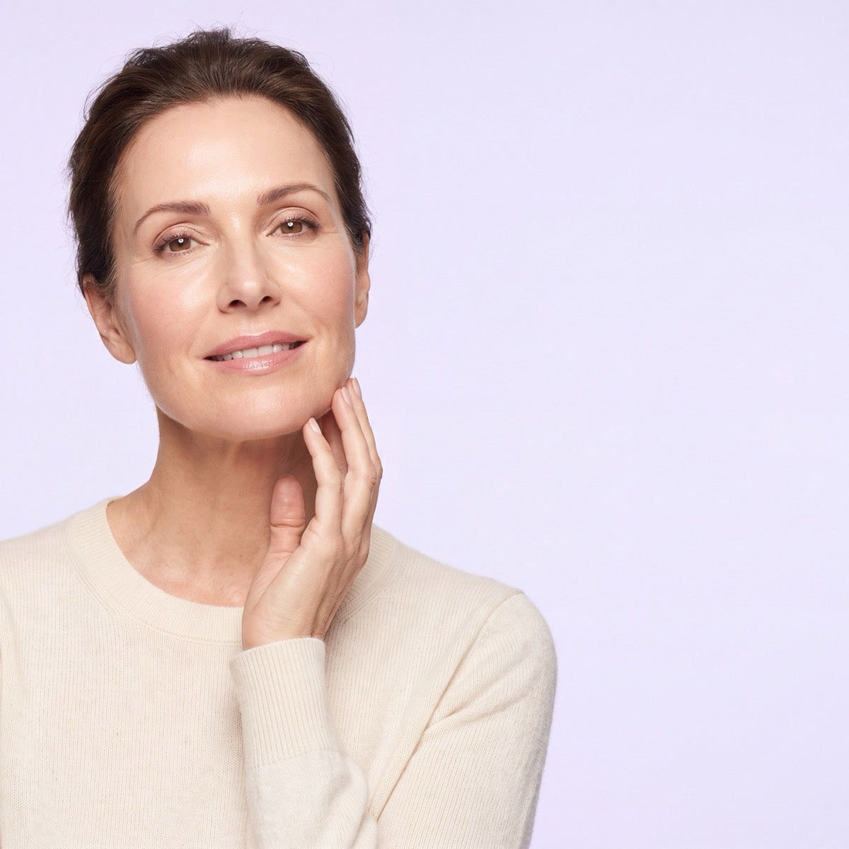 Visibly lifted, sculpted jawline after using the LUMIQ NeckLift Pro